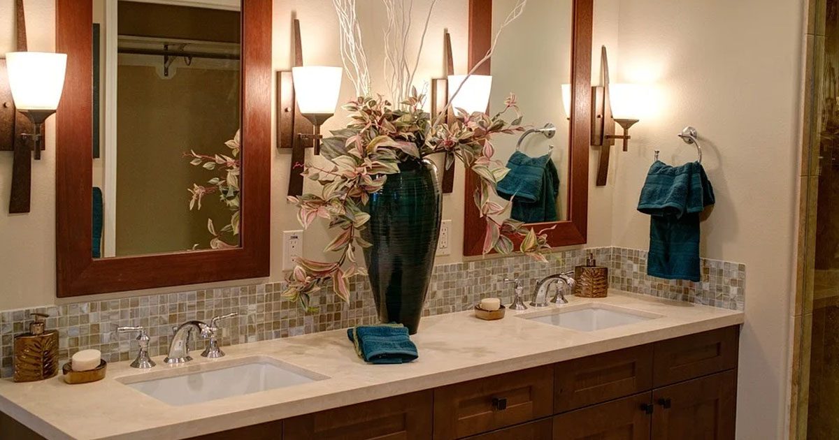 Banheiro senhor e senhora: estilo de suíte pode aliar tradição e inovação em projetos de luxo
